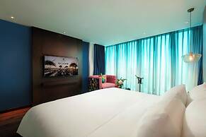 Aurora Central Hotel