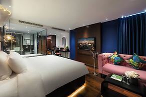 Aurora Central Hotel