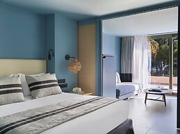 Kalamaki Beach Resort