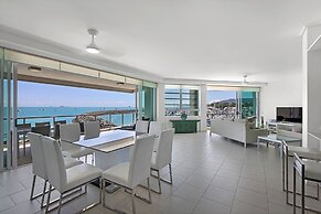 Peninsula Airlie Beach