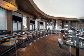 Renaissance by Marriott Boston Patriot Place Hotel