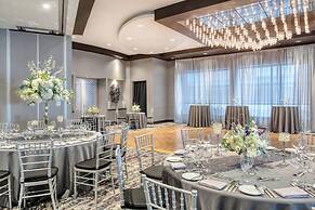 Renaissance by Marriott Boston Patriot Place Hotel