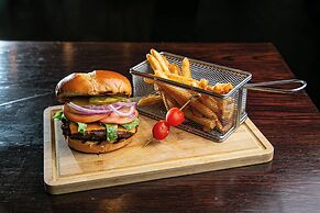 Holiday Inn New Orleans West Bank Tower by IHG