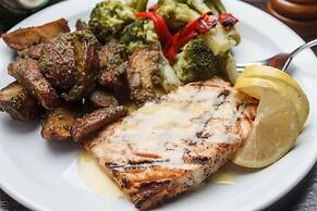 Holiday Inn New Orleans West Bank Tower by IHG