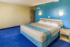 Super 8 by Wyndham Estevan