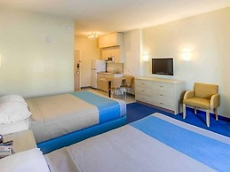 Super 8 by Wyndham Estevan