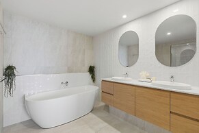 Aria Apartments