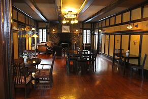 Hilltop Manor Bed and Breakfast