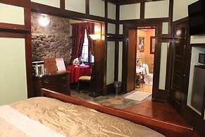 Hilltop Manor Bed and Breakfast