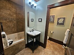 Hilltop Manor Bed and Breakfast