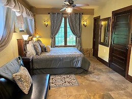 Hilltop Manor Bed and Breakfast