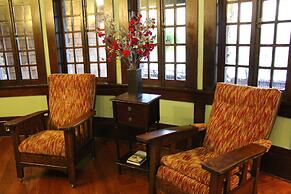 Hilltop Manor Bed and Breakfast