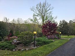 Hilltop Manor Bed and Breakfast