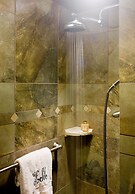 Hilltop Manor Bed and Breakfast