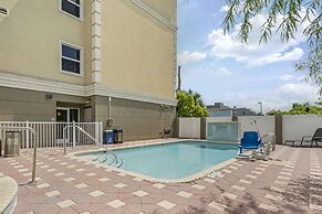 Country Inn & Suites by Radisson, Tampa Airport North, FL
