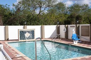 Country Inn & Suites by Radisson, Tampa Airport North, FL