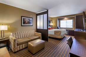 Best Western Plus Woodstock Inn & Suites