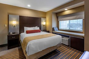 Best Western Plus Woodstock Inn & Suites