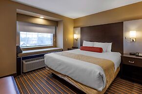 Best Western Plus Woodstock Inn & Suites