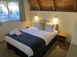 Mountain Chalets Motel