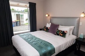 Mountain Chalets Motel