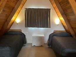 Mountain Chalets Motel