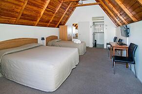 Mountain Chalets Motel