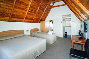 Mountain Chalets Motel