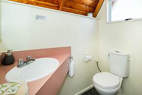 Mountain Chalets Motel