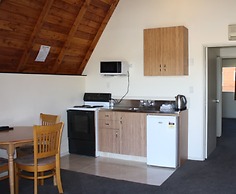 Mountain Chalets Motel