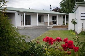 Mountain Chalets Motel