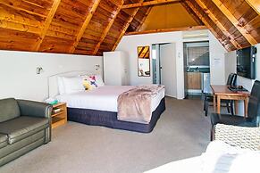 Mountain Chalets Motel