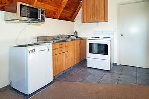 Mountain Chalets Motel