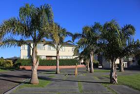 Coronation Court Motel