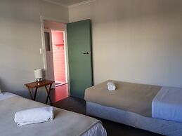 Averill Court Motel