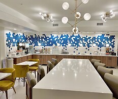 La Quinta Inn & Suites by Wyndham Port Arthur