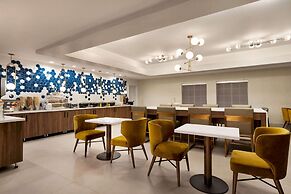 La Quinta Inn & Suites by Wyndham Port Arthur