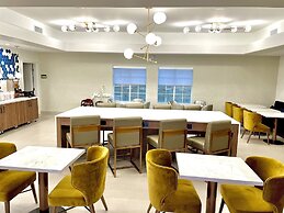 La Quinta Inn & Suites by Wyndham Port Arthur