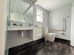 Cleveland Thermal Motel