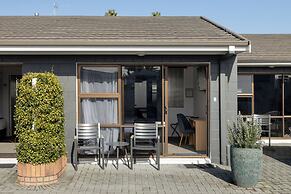 Cobblestone Court Motel – Wenzel Motels