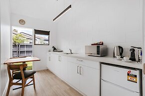 Cobblestone Court Motel – Wenzel Motels