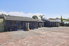 Cobblestone Court Motel – Wenzel Motels