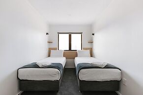 Cobblestone Court Motel – Wenzel Motels