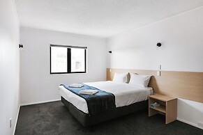 Cobblestone Court Motel – Wenzel Motels