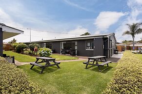 Cobblestone Court Motel – Wenzel Motels