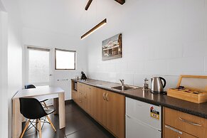 Cobblestone Court Motel – Wenzel Motels