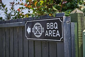 Cobblestone Court Motel – Wenzel Motels