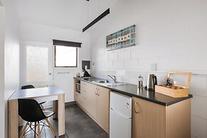 Cobblestone Court Motel – Wenzel Motels