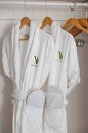 Cobblestone Court Motel – Wenzel Motels