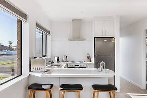 Cobblestone Court Motel – Wenzel Motels